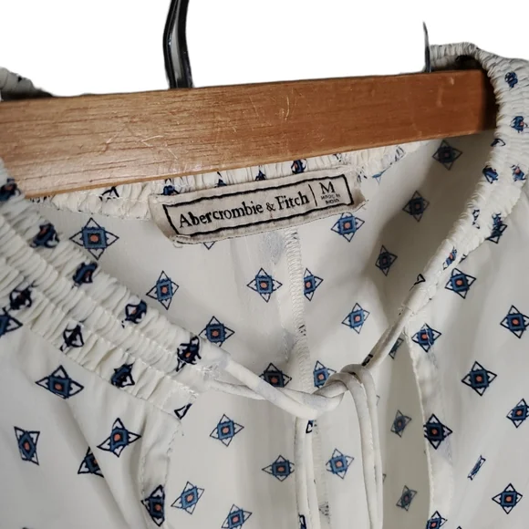 ABERCROMBIE & FITCH V-Neck Tie Front Roll Tab Sleeve Blouse - Picture 3 of 5